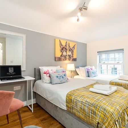Town Center Apartment With 55” Smart Tv+Netflix アンドーヴァー エクステリア 写真