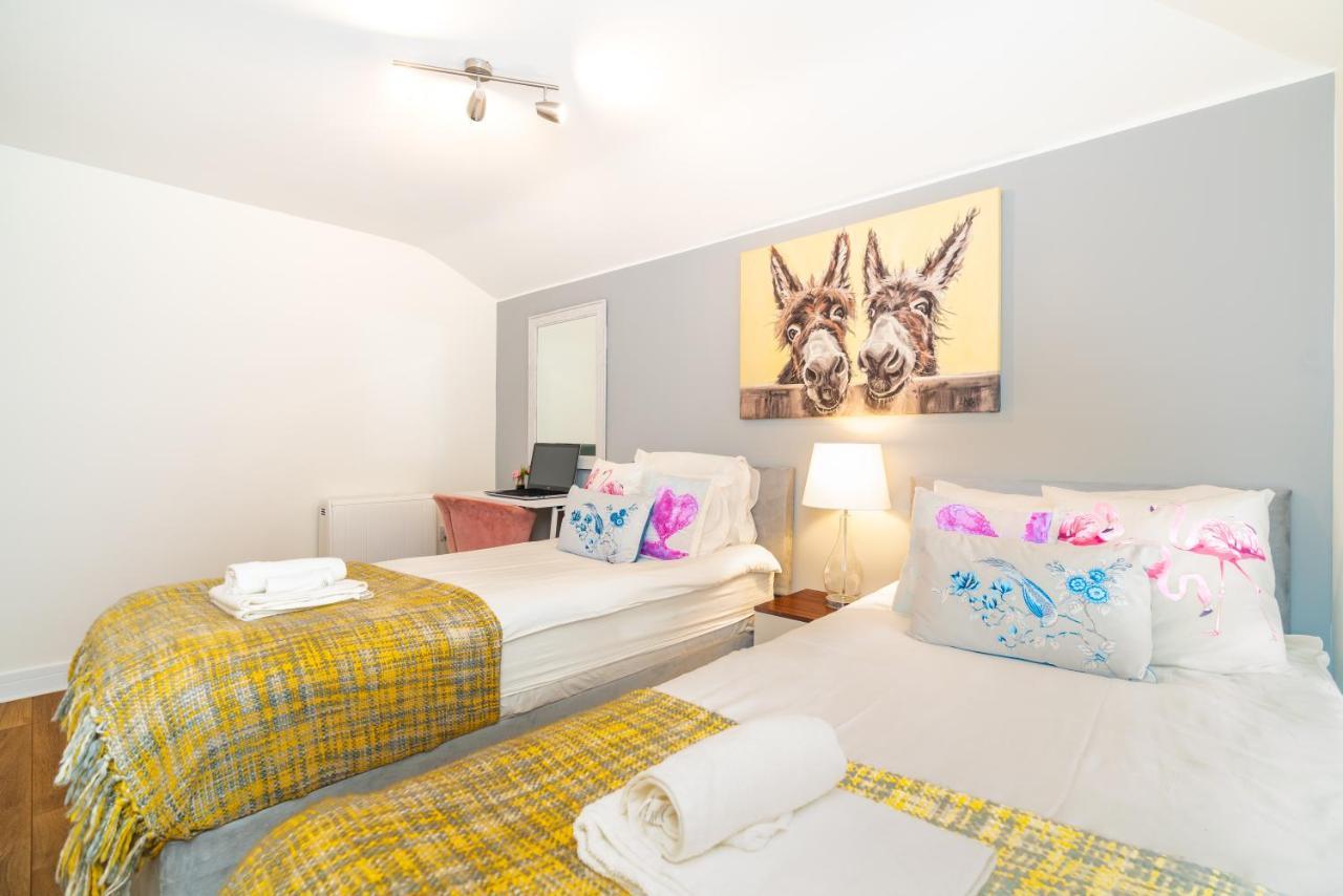 Town Center Apartment With 55” Smart Tv+Netflix アンドーヴァー エクステリア 写真